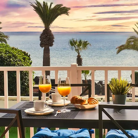 Casa Rame Beachfront, Amazing Seaview, Air-con